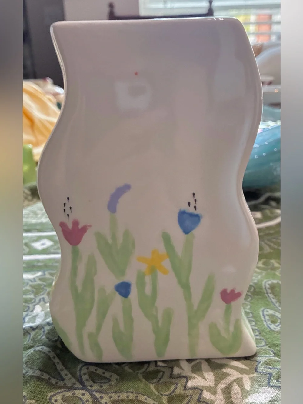 Vntg 1980s N.S. Owens Studio Pottery Vase (Canada). EC. Soft Floral Wavy Ceramic